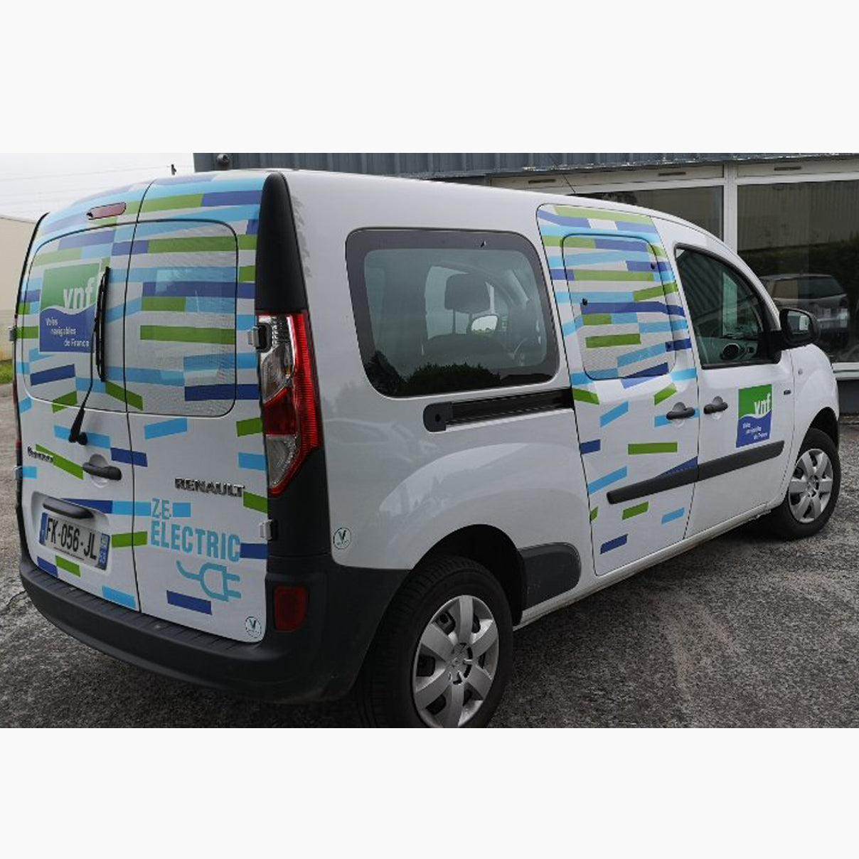 groupepublid-covering-flocage-vehicule-03_c3a199c5-5bb9-4f13-9afc-4e23d3ad0d92.jpg