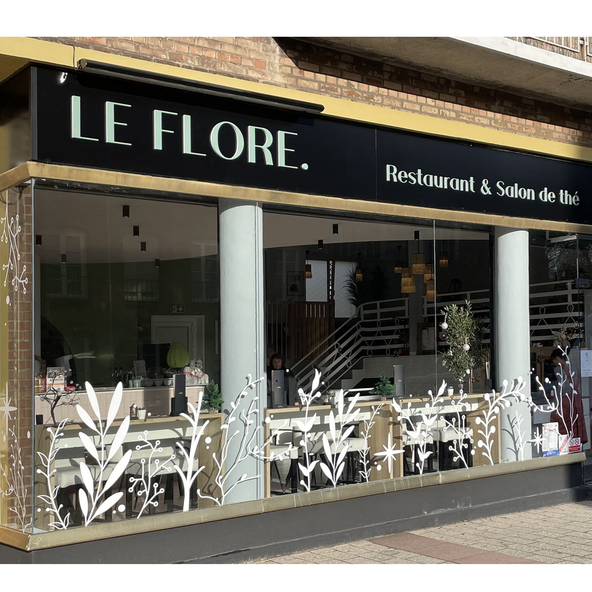 groupepublid-enseigne-et-vitrine-le-flore.jpg